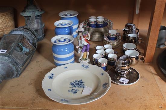 Porcelaine de Paris cabaret coffee set, Wedgwood Manilla part table service, 3 storage jars, Volkstedt figs etc(-)